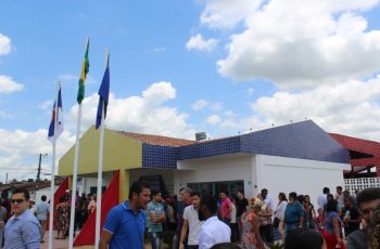 Prefeitura inaugura creche e população se impressiona com a unidade de ensino