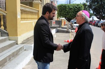 Bispo da Arquidiocese de Nazaré visita Paudalho e abençoa órgãos públicos e população