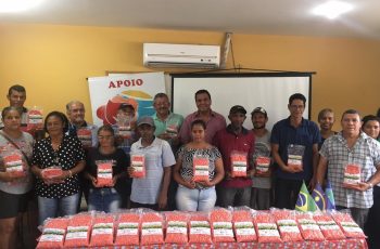 Prefeitura do Paudalho distribui sementes de milho para agricultores