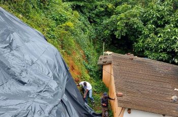 Defesa Civil do Paudalho instala 100 metros de lonas de proteção em áreas de riscos