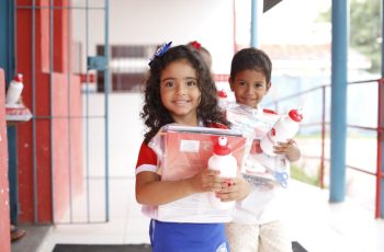 <strong>Prefeitura do Paudalho entrega kits de materiais escolares para a Rede de Ensino Municipal</strong>